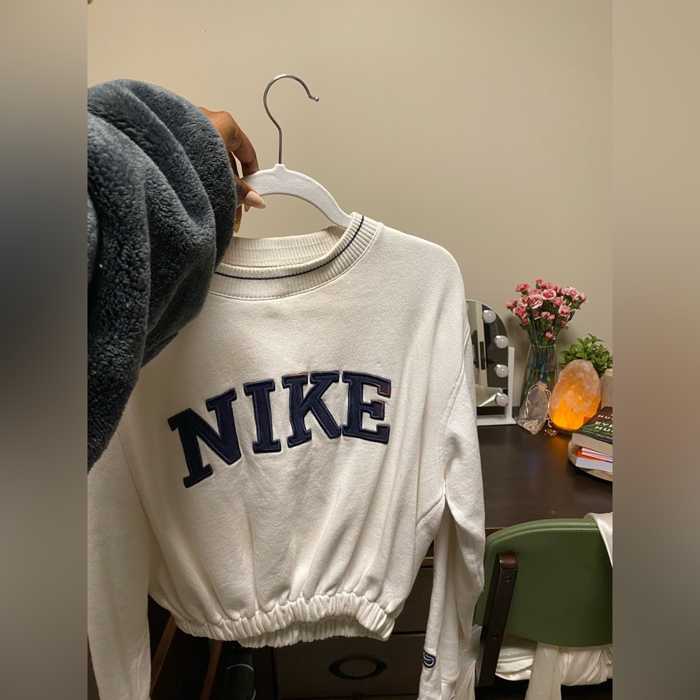 Vintage Nike acid washed cropped sweatshirt.